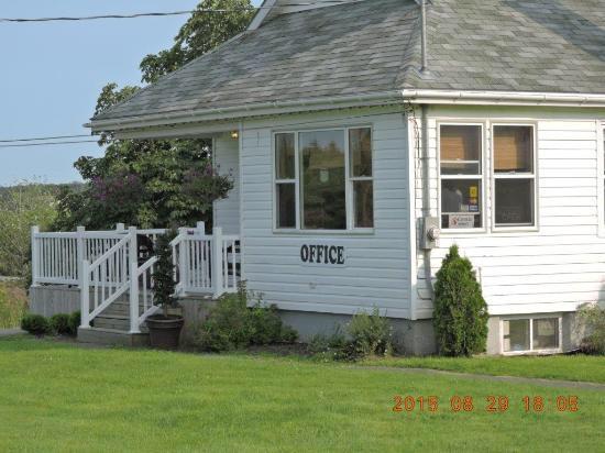 Macneil's Motel 3*